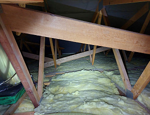 Zateplení stropu pomocí foukané izolace